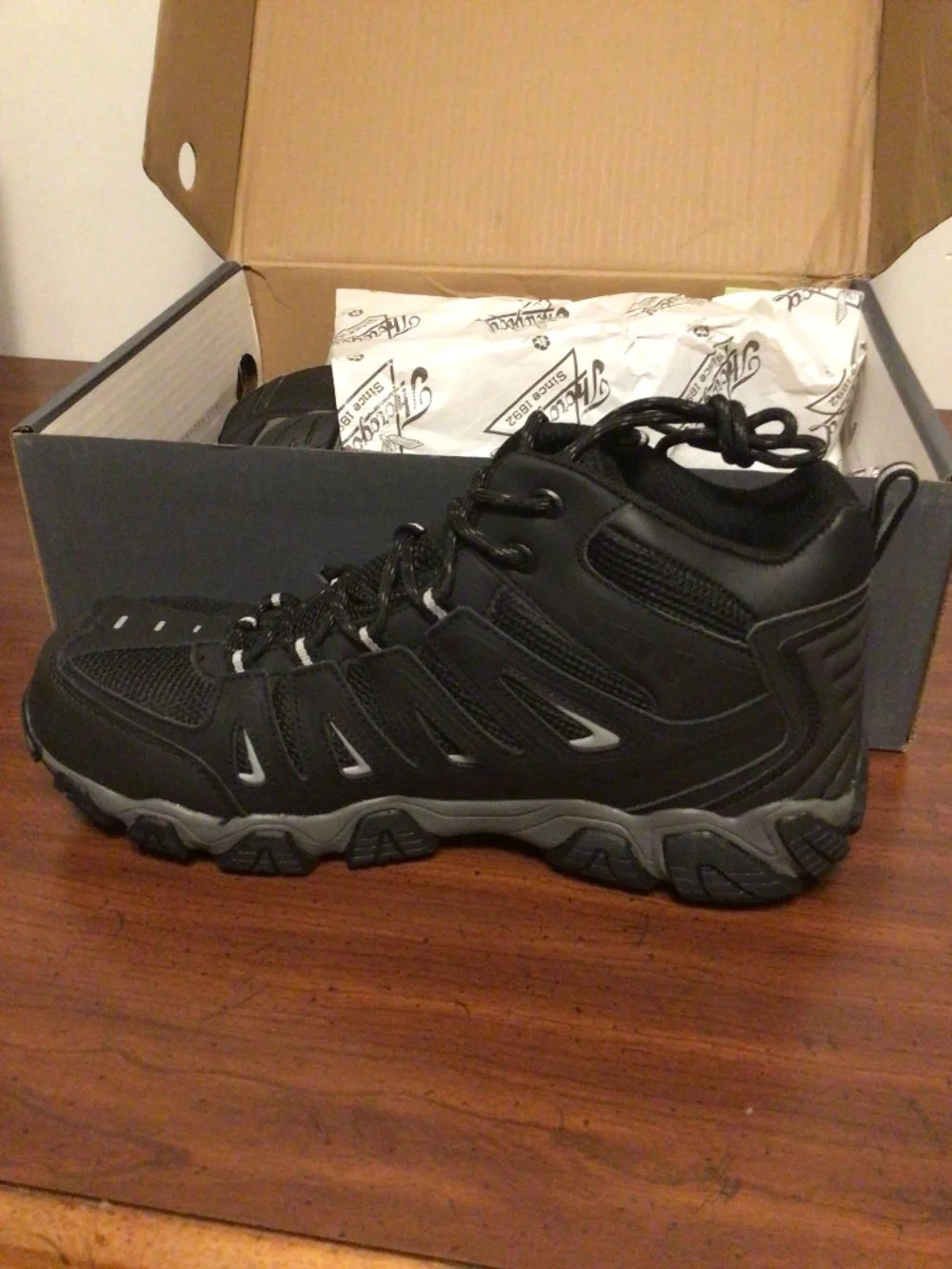 Thorogood Job Fitted Cross Trek slip resistant safety toe shoe SZ 11 W NIB